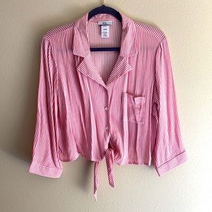 Large 3/4 sleeve cropped tie front blouse